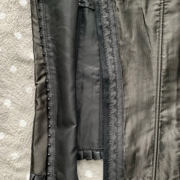 Black corset - Picture 3 of 5